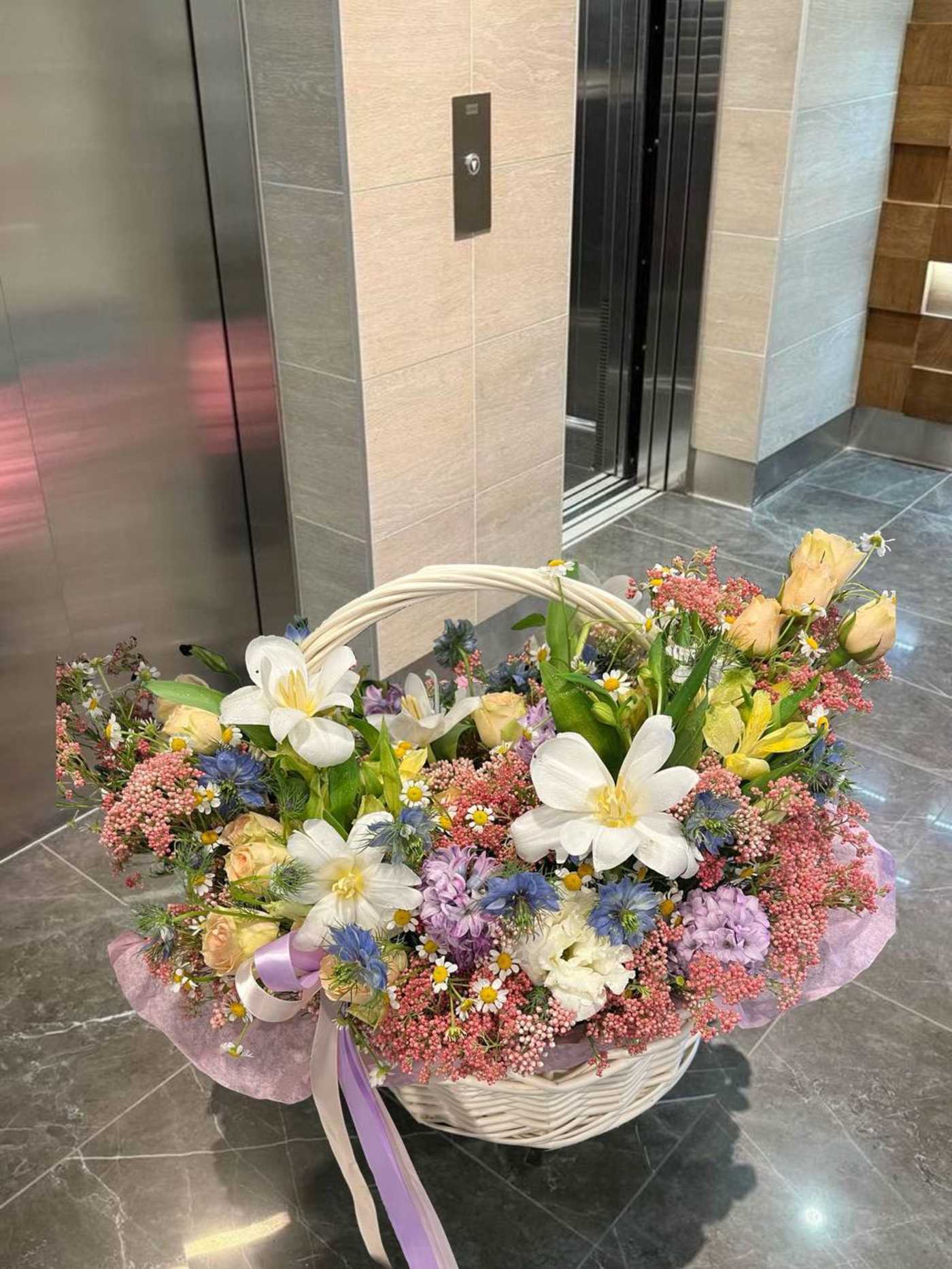 FLOWER BASKETS / VASES