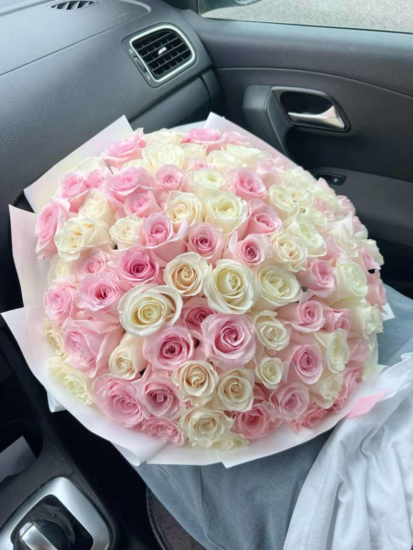 100 White & Pink Roses