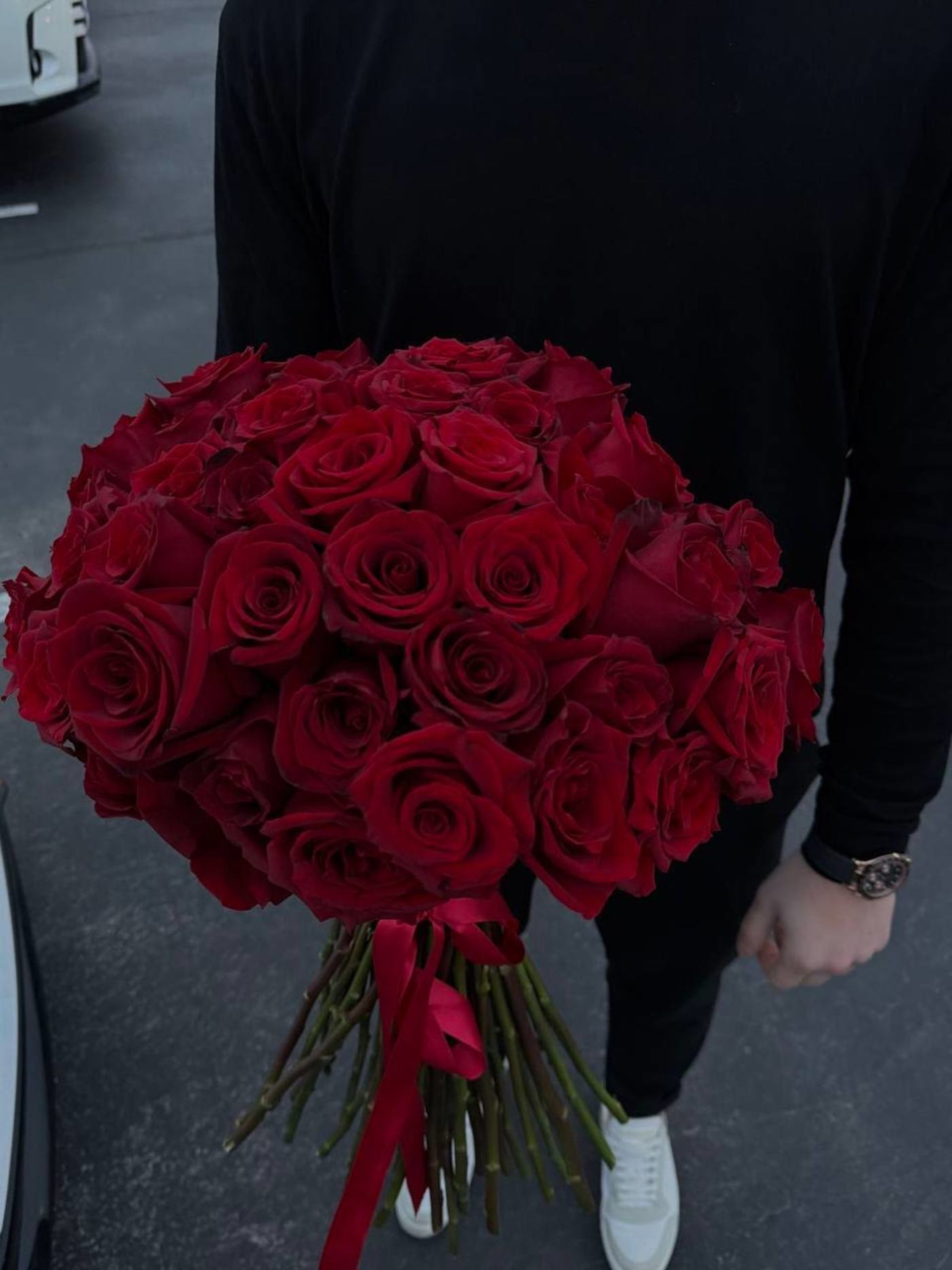 50 red roses