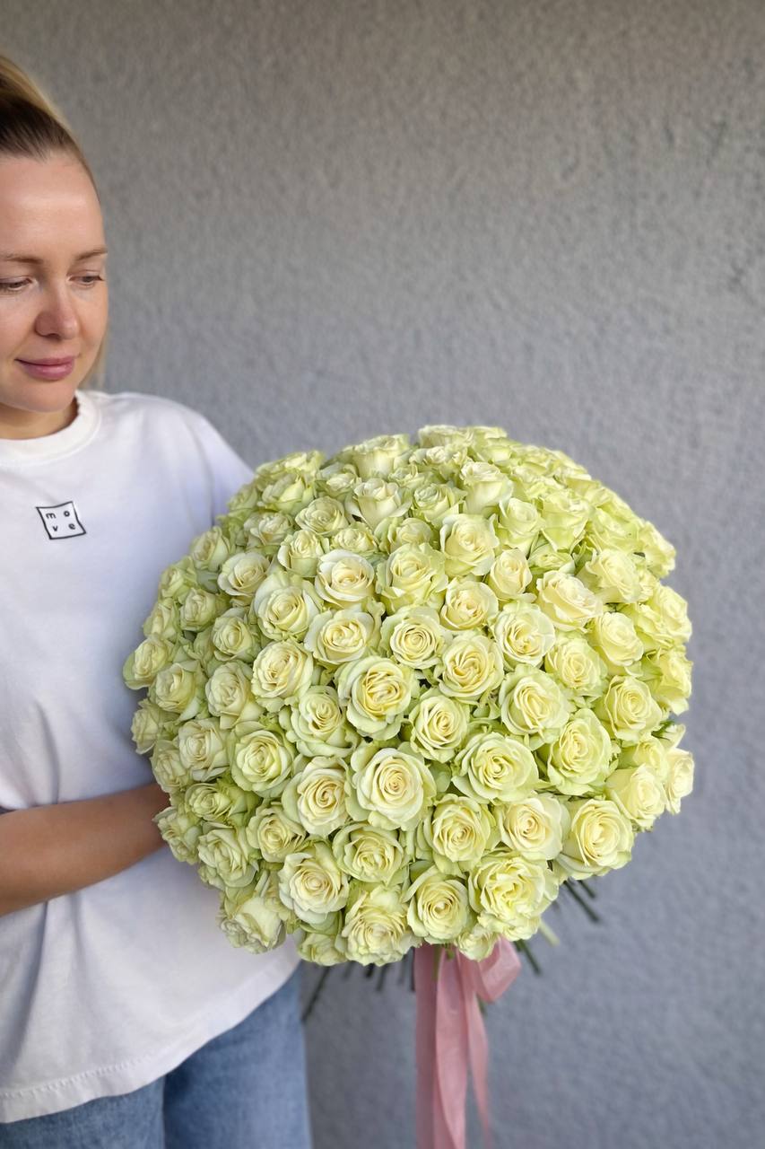 100 White Roses Bouquet