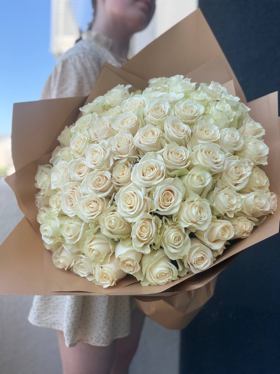 75 White Creamy Roses