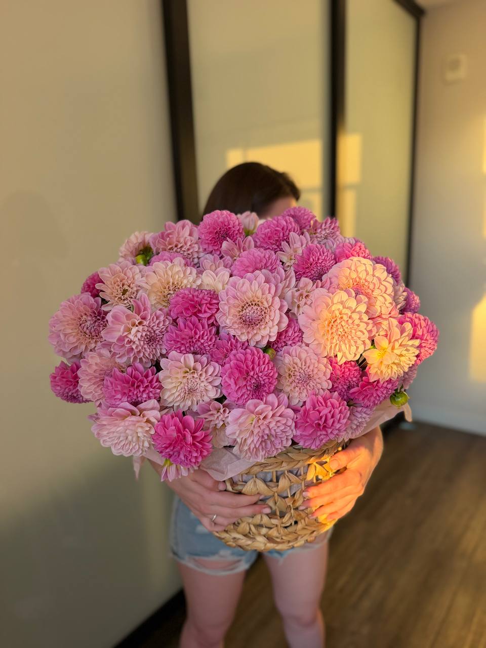100 Dahlias, One Love